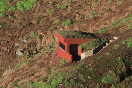 Skokholm Hide. Credit Skokholm Warden/WTSWW